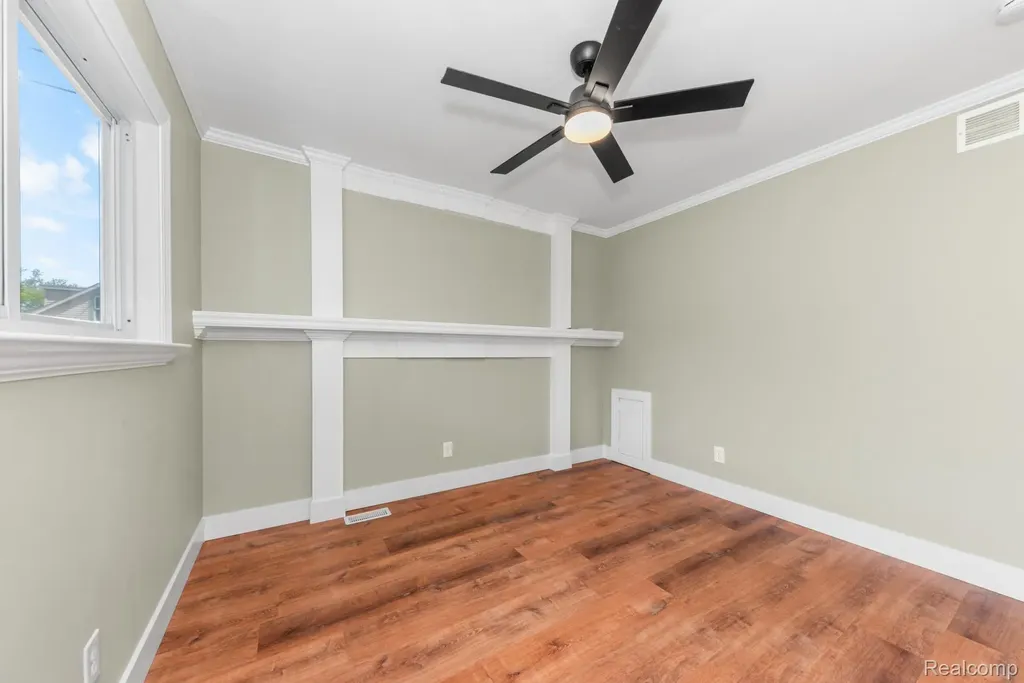 560 Mcmunn Street South Lyon City MI 48178