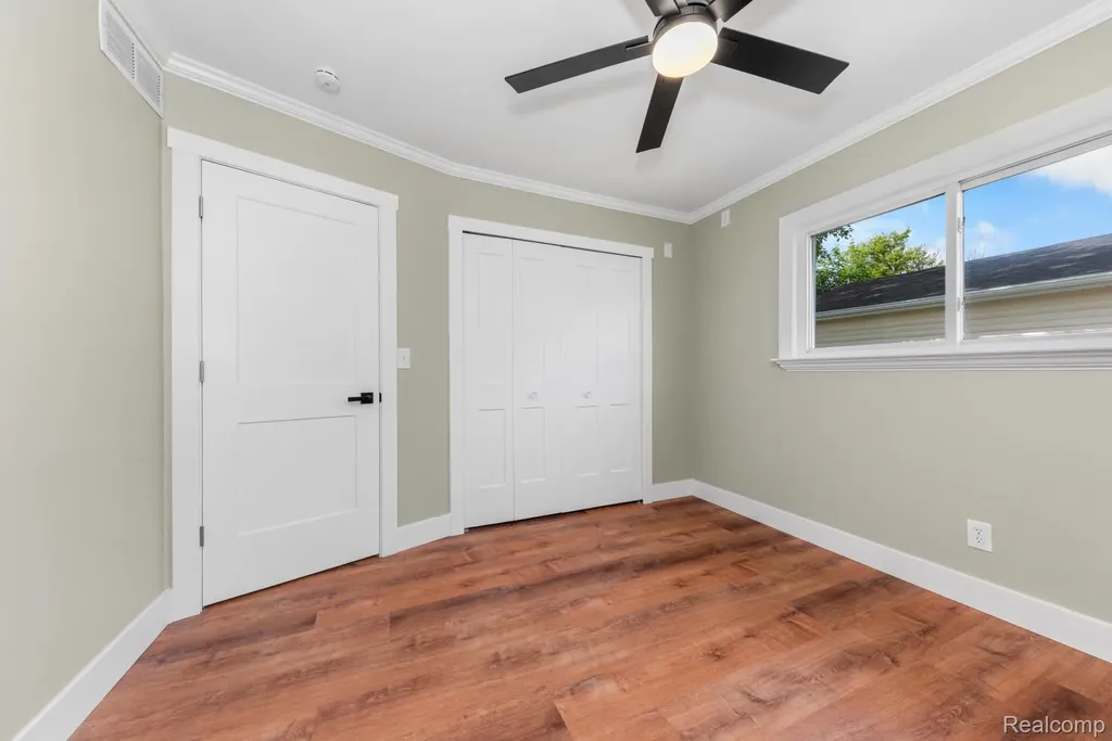 560 Mcmunn Street South Lyon City MI 48178