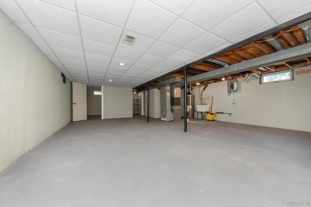 560 Mcmunn Street South Lyon City MI 48178