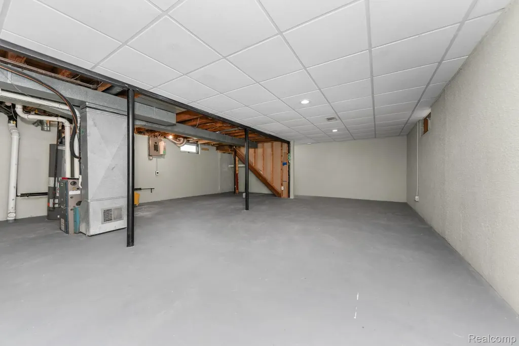 560 Mcmunn Street South Lyon City MI 48178