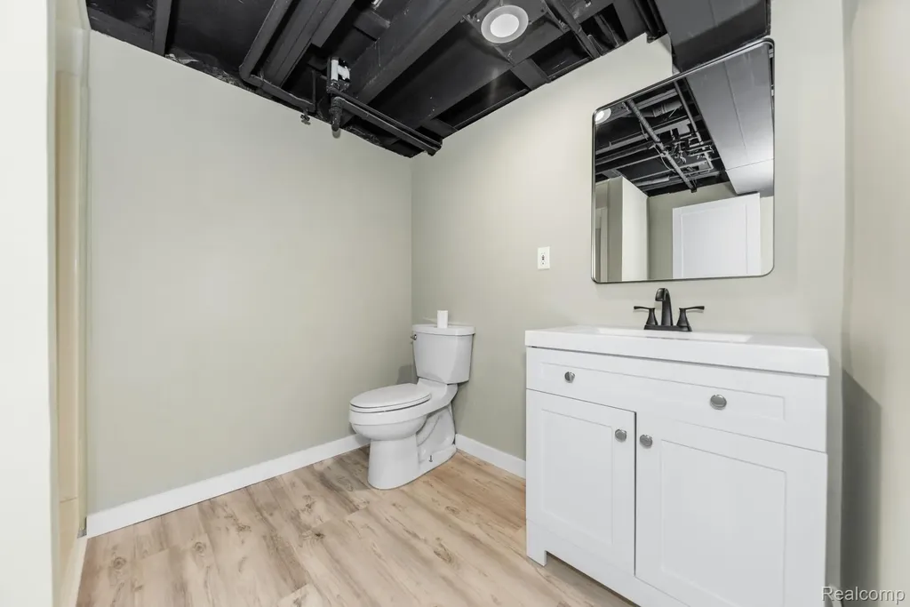 560 Mcmunn Street South Lyon City MI 48178