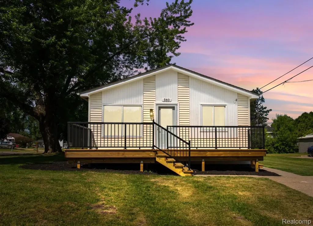 560 Mcmunn Street South Lyon City MI 48178