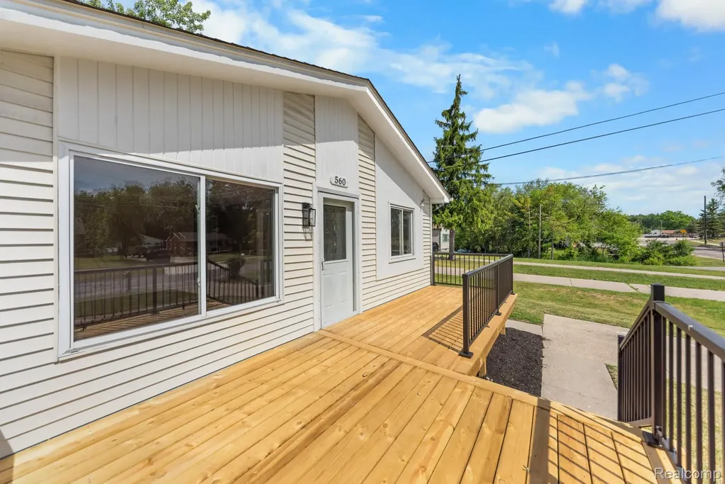 560 Mcmunn Street South Lyon City MI 48178