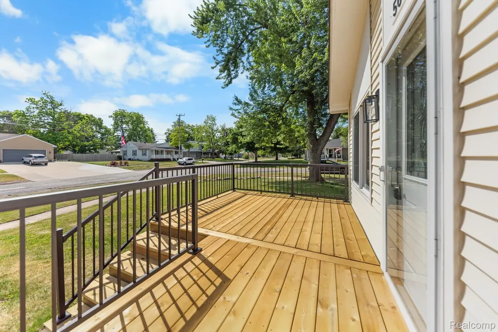 560 Mcmunn Street South Lyon City MI 48178