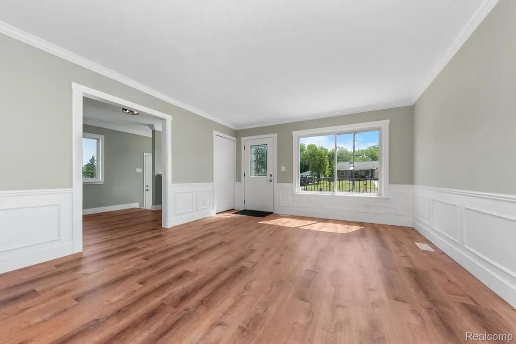 560 Mcmunn Street South Lyon City MI 48178