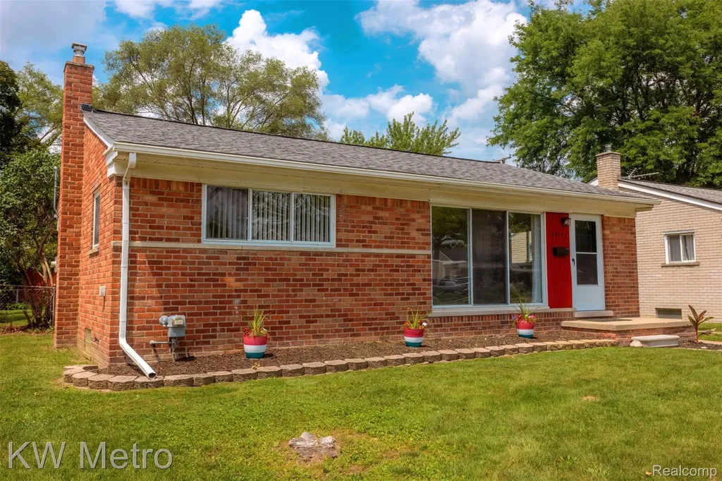 29171 Mark Avenue Madison Heights City MI 48071