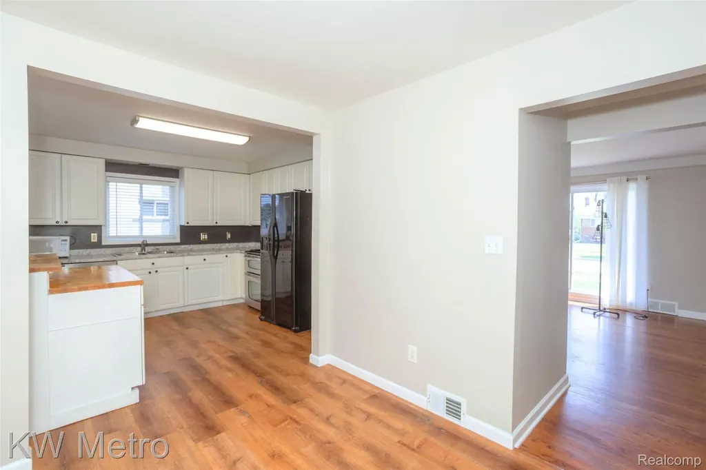 29171 Mark Avenue Madison Heights City MI 48071