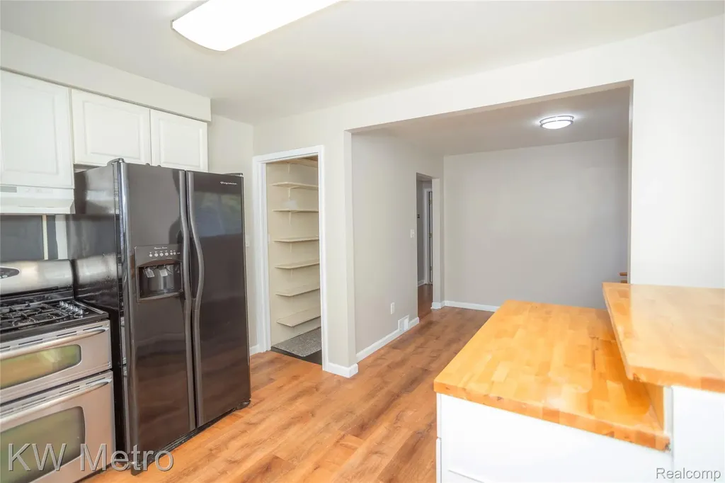 29171 Mark Avenue Madison Heights City MI 48071