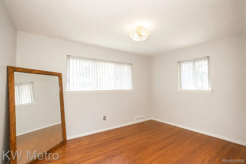 29171 Mark Avenue Madison Heights City MI 48071