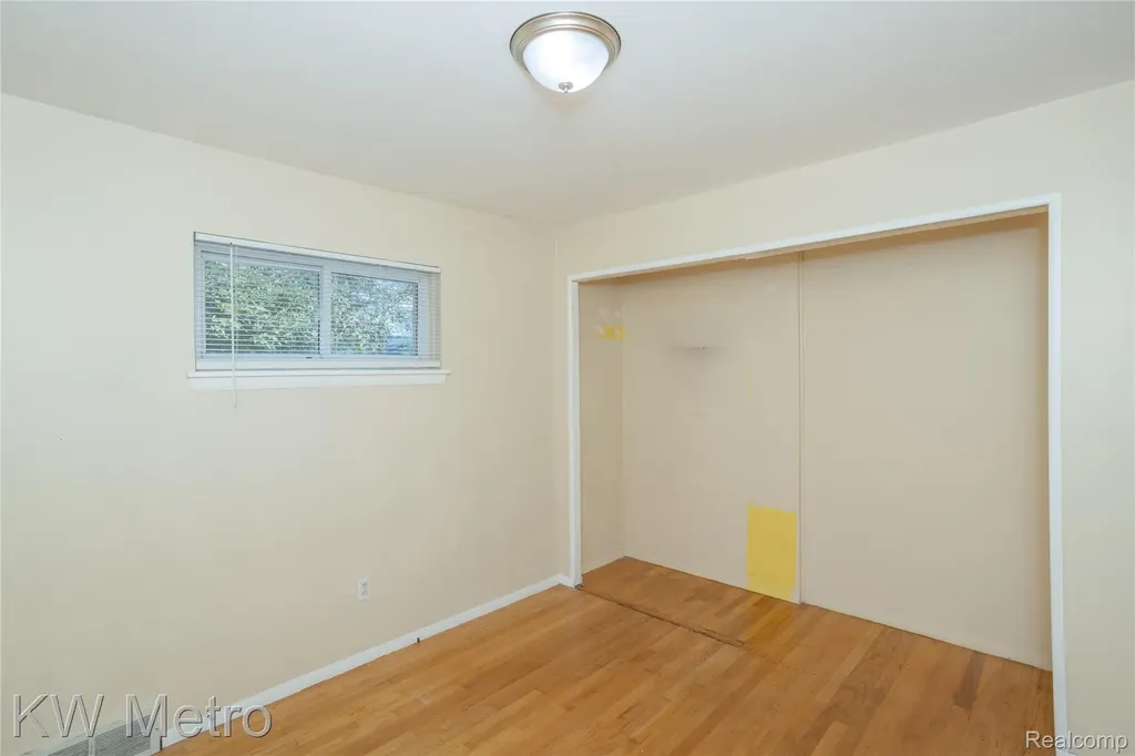 29171 Mark Avenue Madison Heights City MI 48071