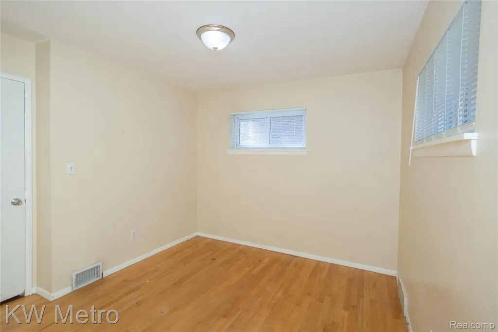 29171 Mark Avenue Madison Heights City MI 48071