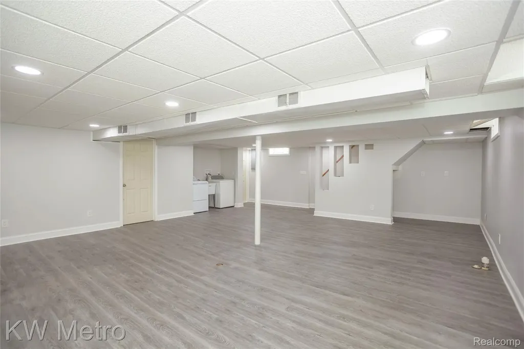 29171 Mark Avenue Madison Heights City MI 48071