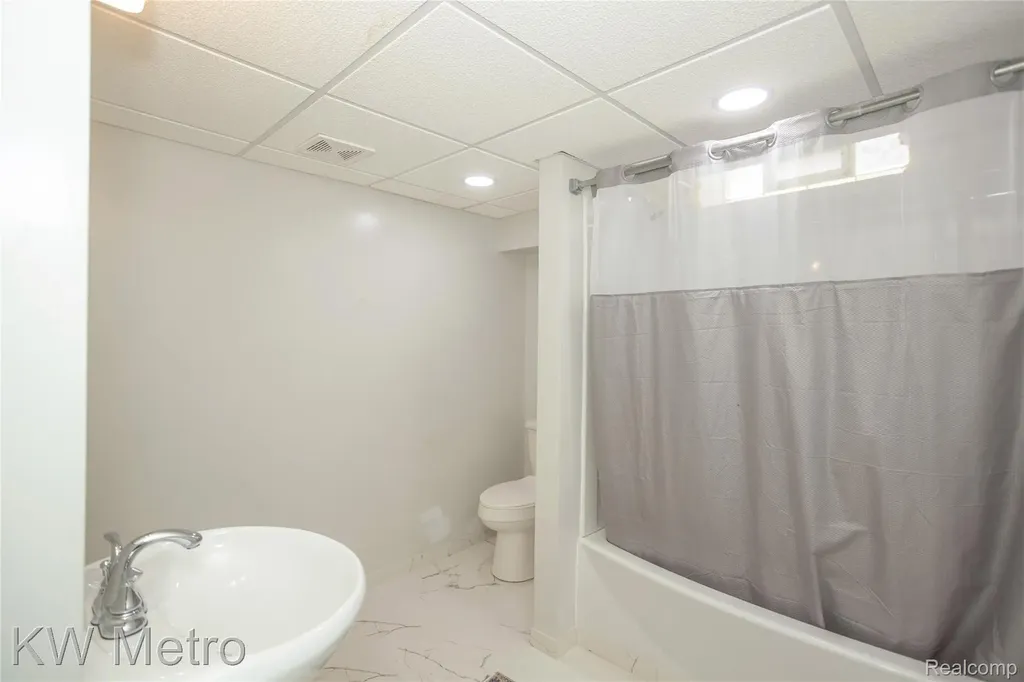 29171 Mark Avenue Madison Heights City MI 48071
