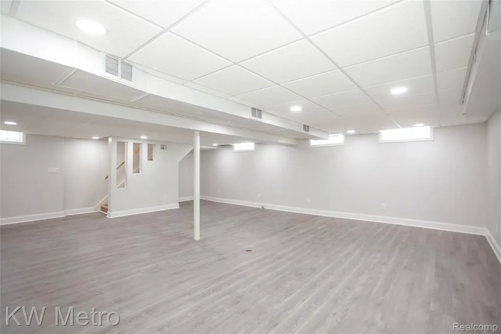 29171 Mark Avenue Madison Heights City MI 48071