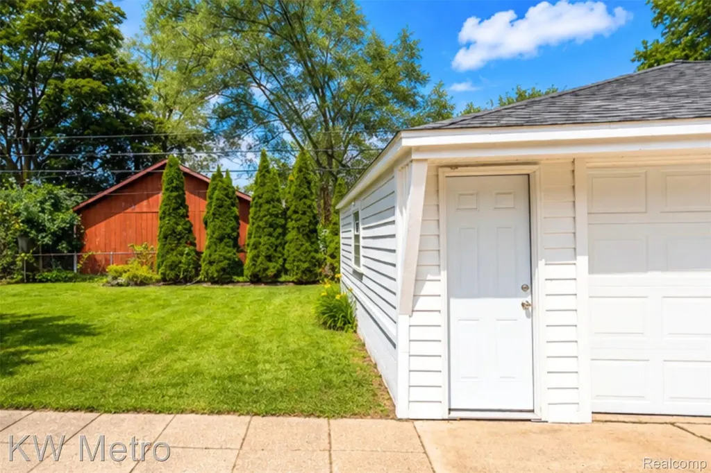 29171 Mark Avenue Madison Heights City MI 48071