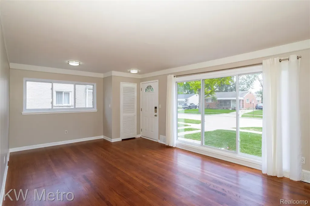 29171 Mark Avenue Madison Heights City MI 48071