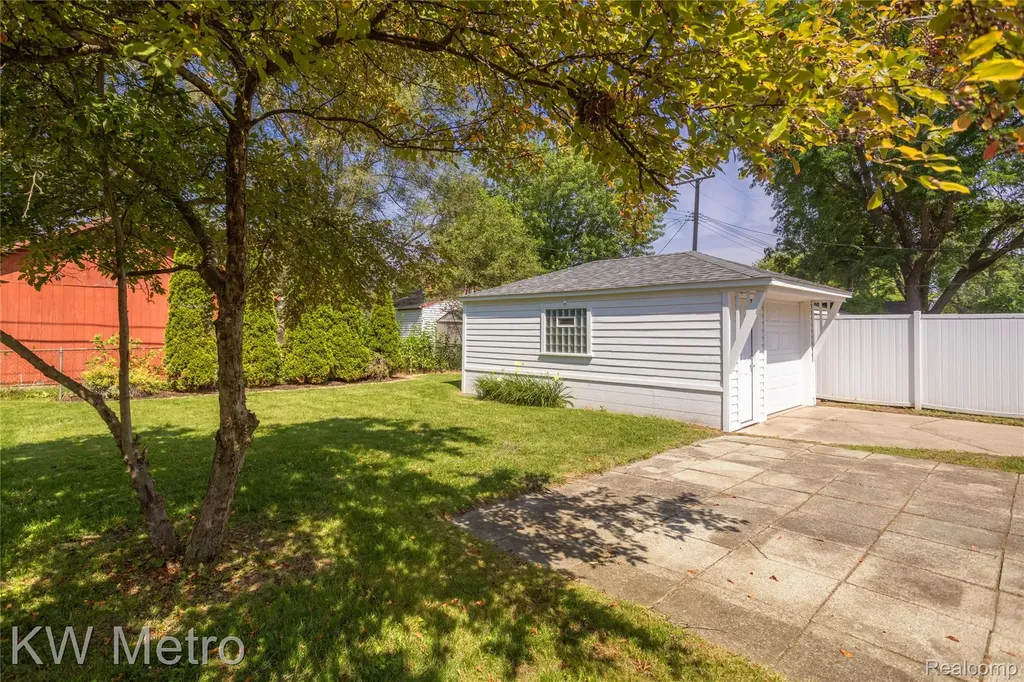 29171 Mark Avenue Madison Heights City MI 48071