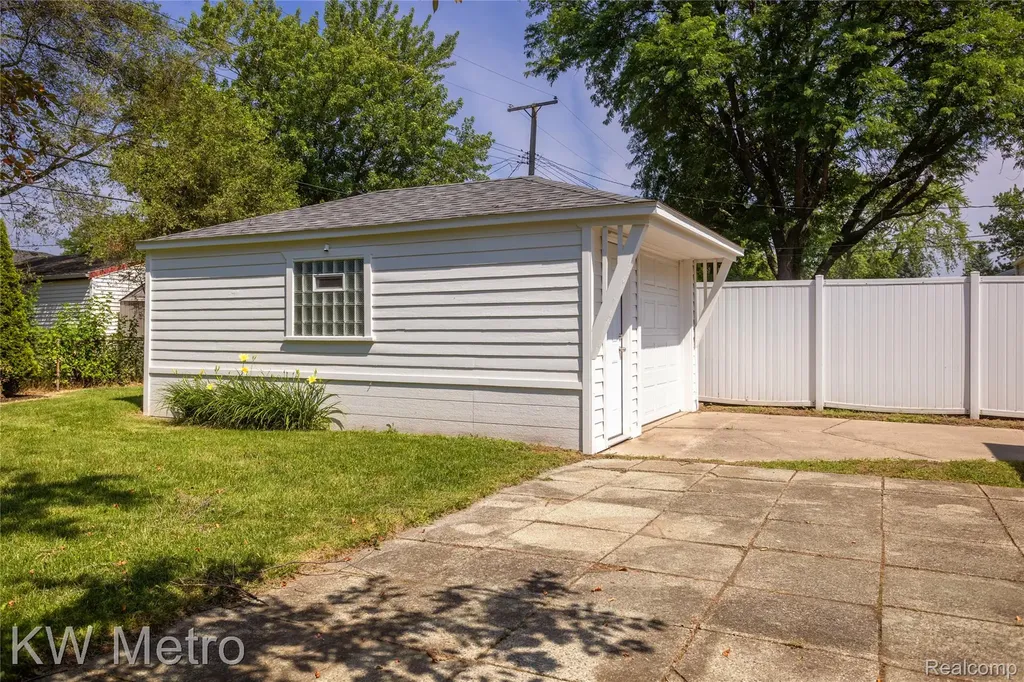 29171 Mark Avenue Madison Heights City MI 48071