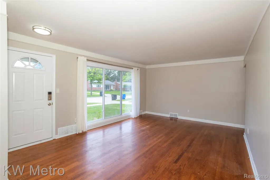29171 Mark Avenue Madison Heights City MI 48071