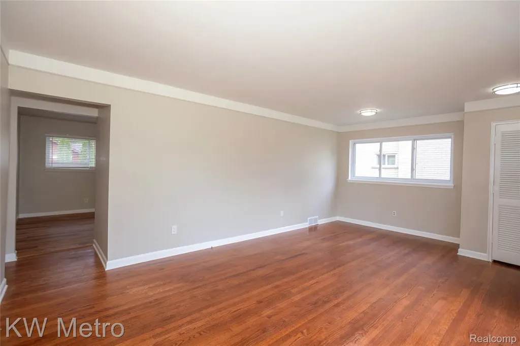 29171 Mark Avenue Madison Heights City MI 48071