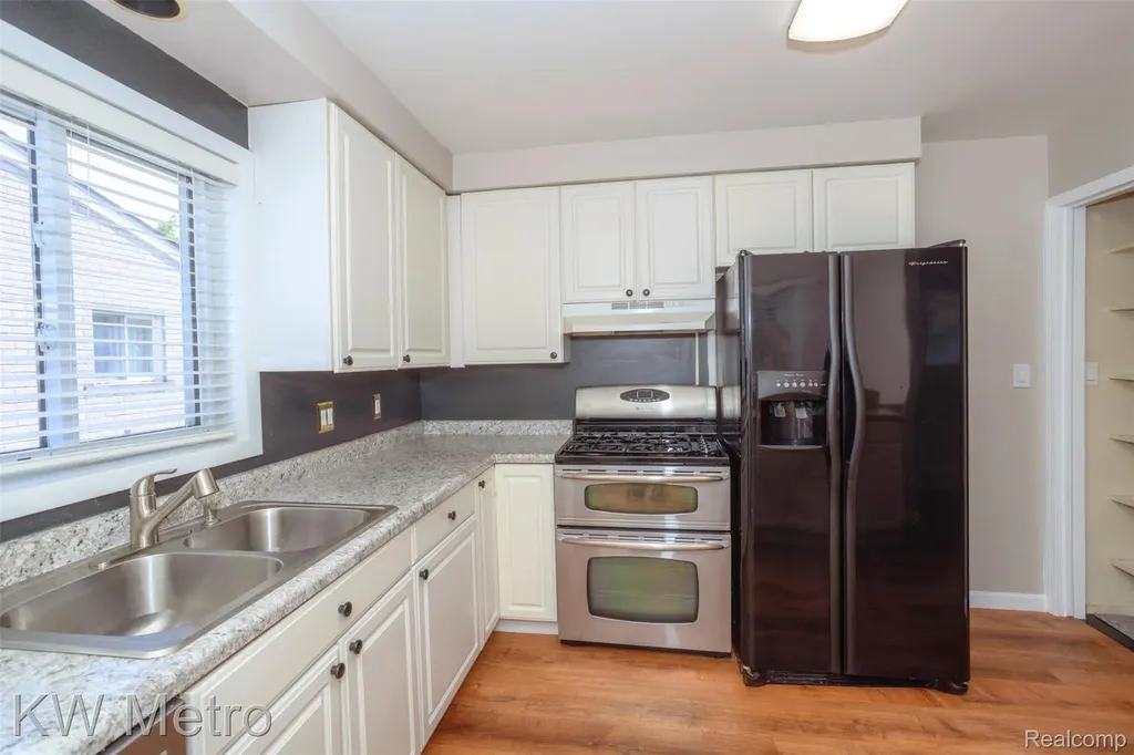 29171 Mark Avenue Madison Heights City MI 48071