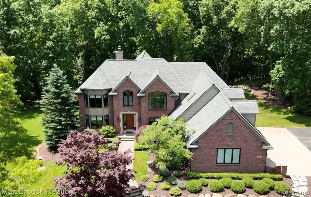 1300 Oak Hollow Drive Milford Charter Township MI 48380
