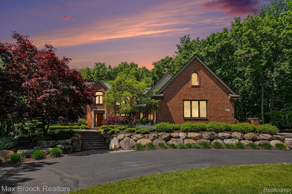 1300 Oak Hollow Drive Milford Charter Township MI 48380