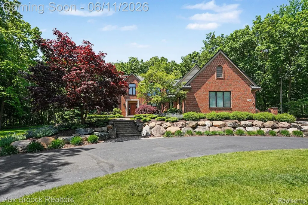 1300 Oak Hollow Drive Milford Charter Township MI 48380