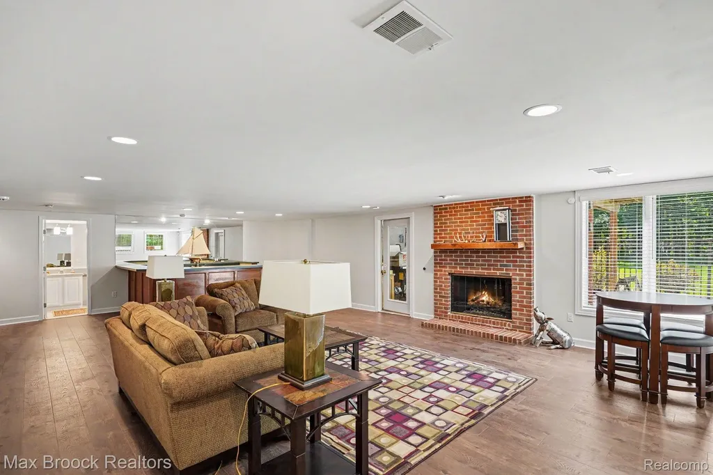 1300 Oak Hollow Drive Milford Charter Township MI 48380