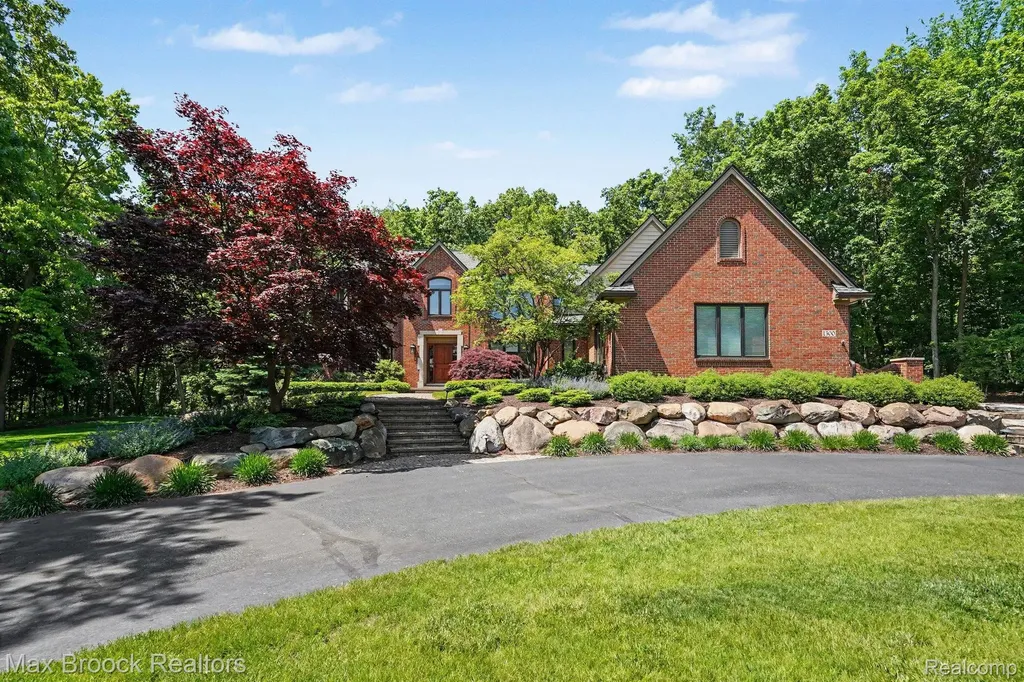 1300 Oak Hollow Drive Milford Charter Township MI 48380