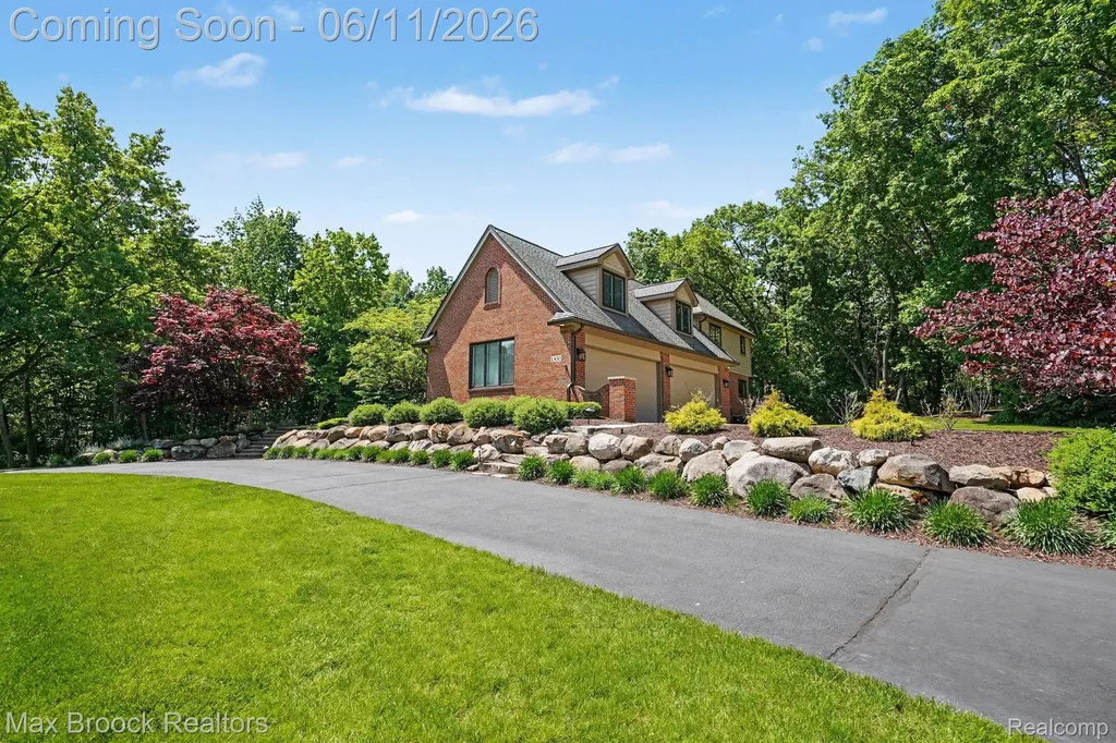 1300 Oak Hollow Drive Milford Charter Township MI 48380