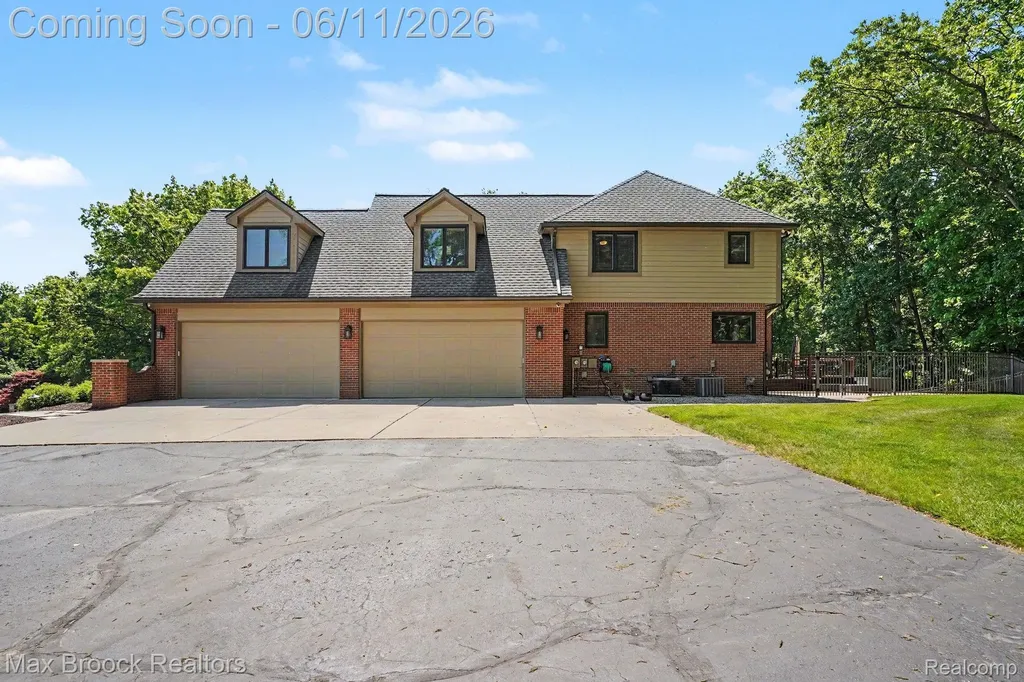 1300 Oak Hollow Drive Milford Charter Township MI 48380