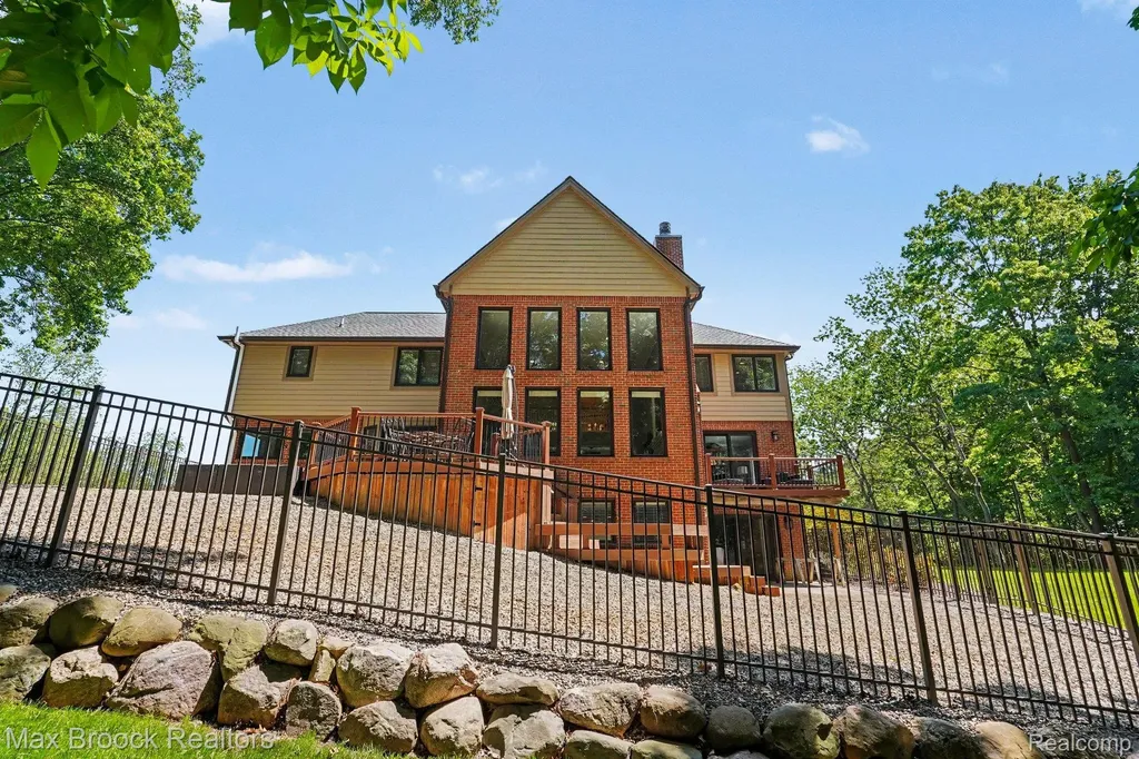 1300 Oak Hollow Drive Milford Charter Township MI 48380