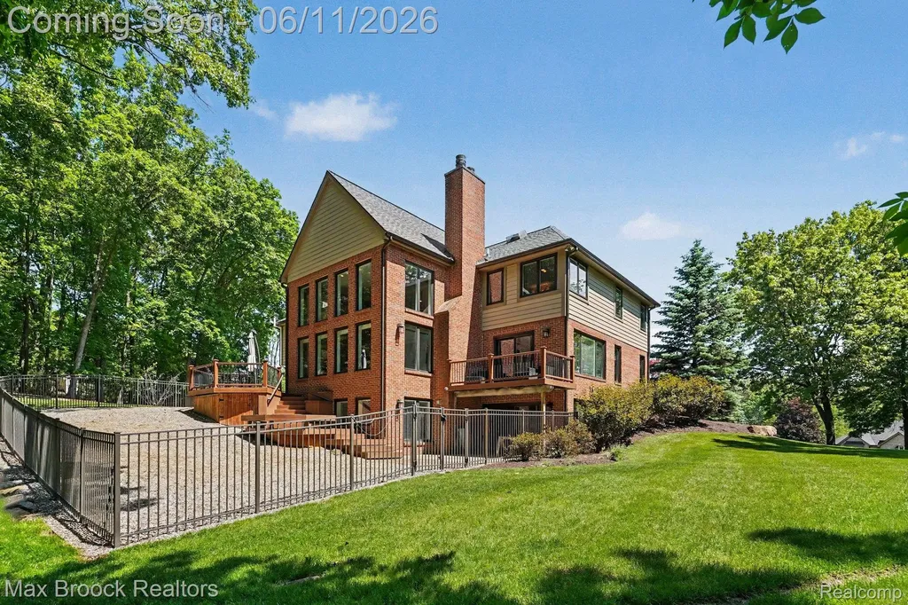 1300 Oak Hollow Drive Milford Charter Township MI 48380
