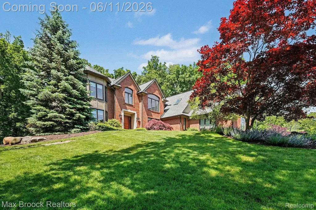 1300 Oak Hollow Drive Milford Charter Township MI 48380