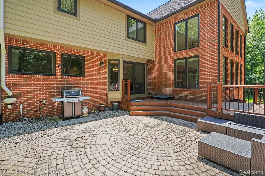 1300 Oak Hollow Drive Milford Charter Township MI 48380