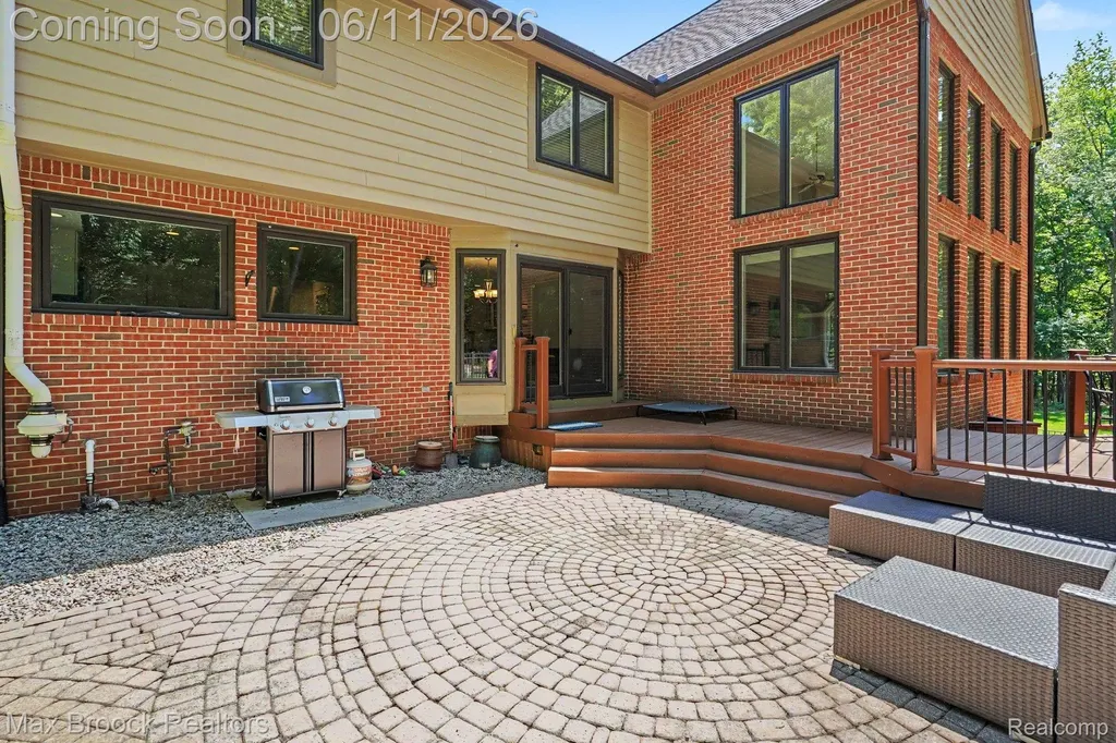 1300 Oak Hollow Drive Milford Charter Township MI 48380