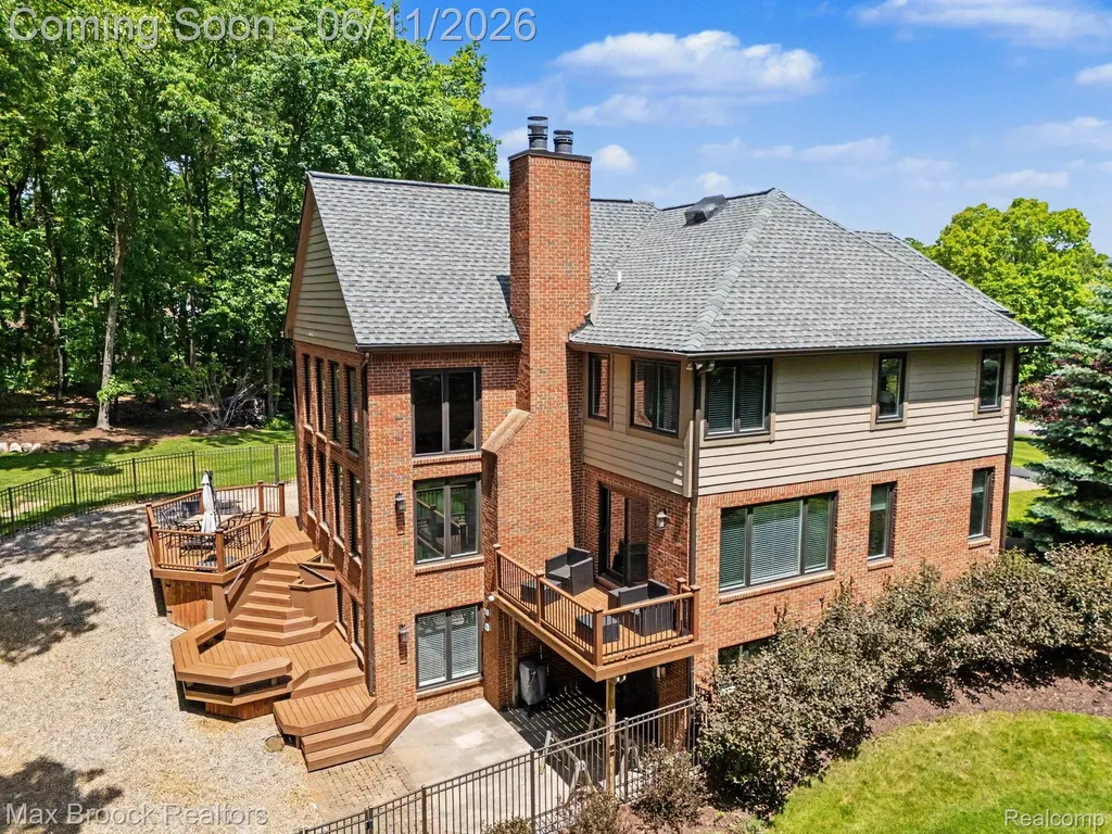 1300 Oak Hollow Drive Milford Charter Township MI 48380