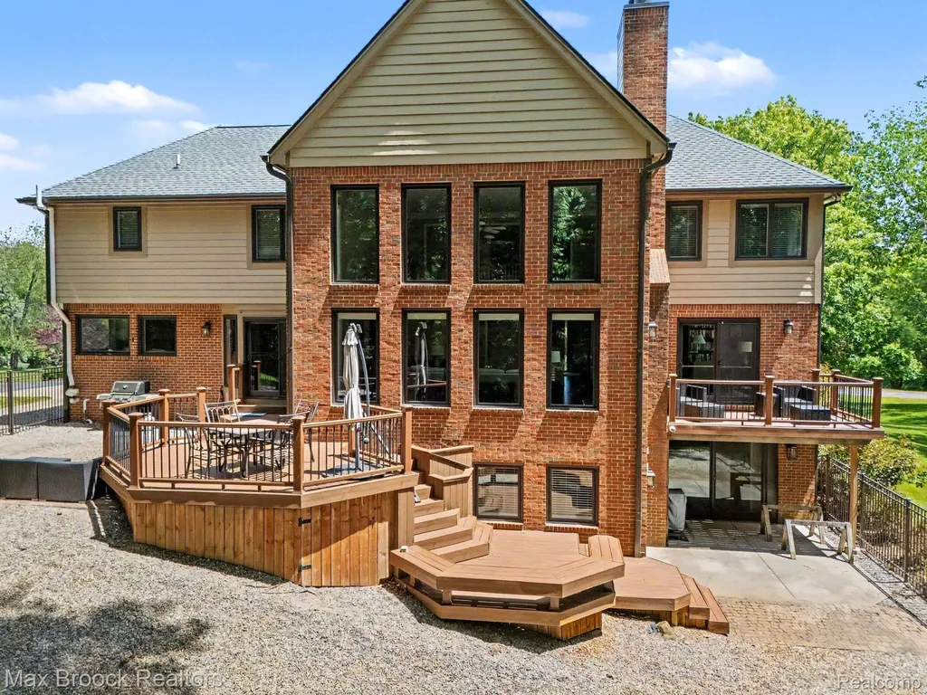 1300 Oak Hollow Drive Milford Charter Township MI 48380