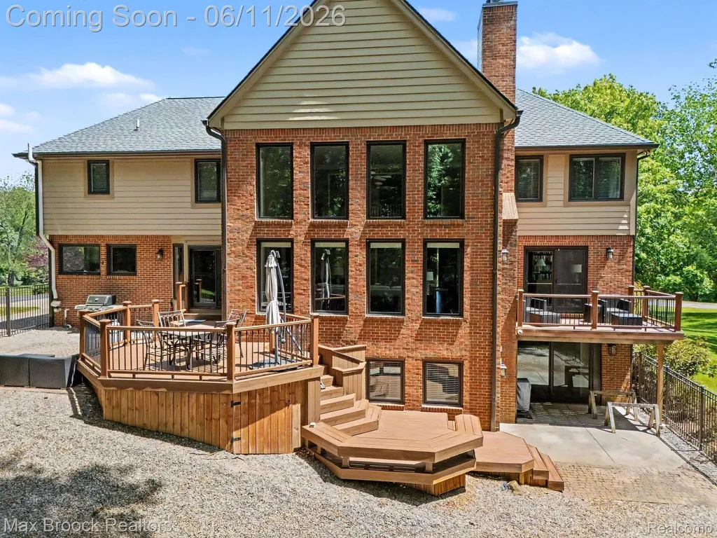 1300 Oak Hollow Drive Milford Charter Township MI 48380