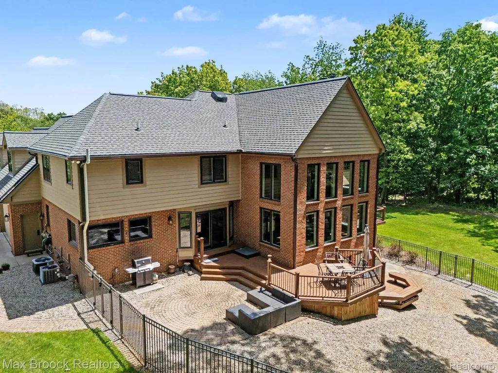 1300 Oak Hollow Drive Milford Charter Township MI 48380