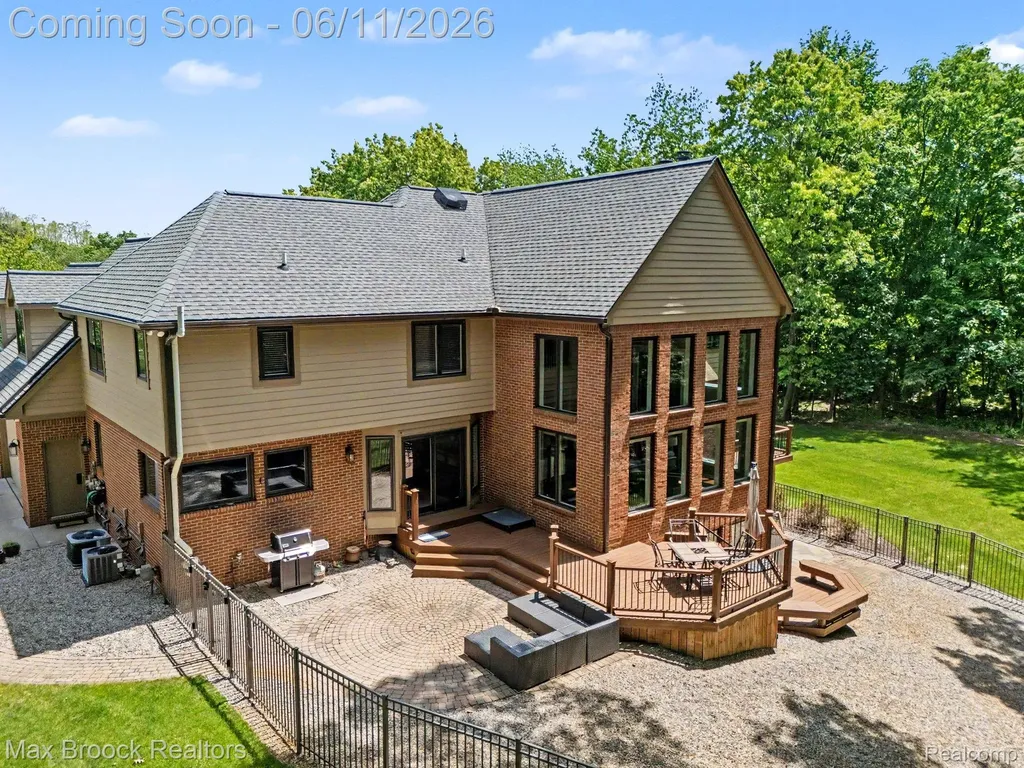 1300 Oak Hollow Drive Milford Charter Township MI 48380