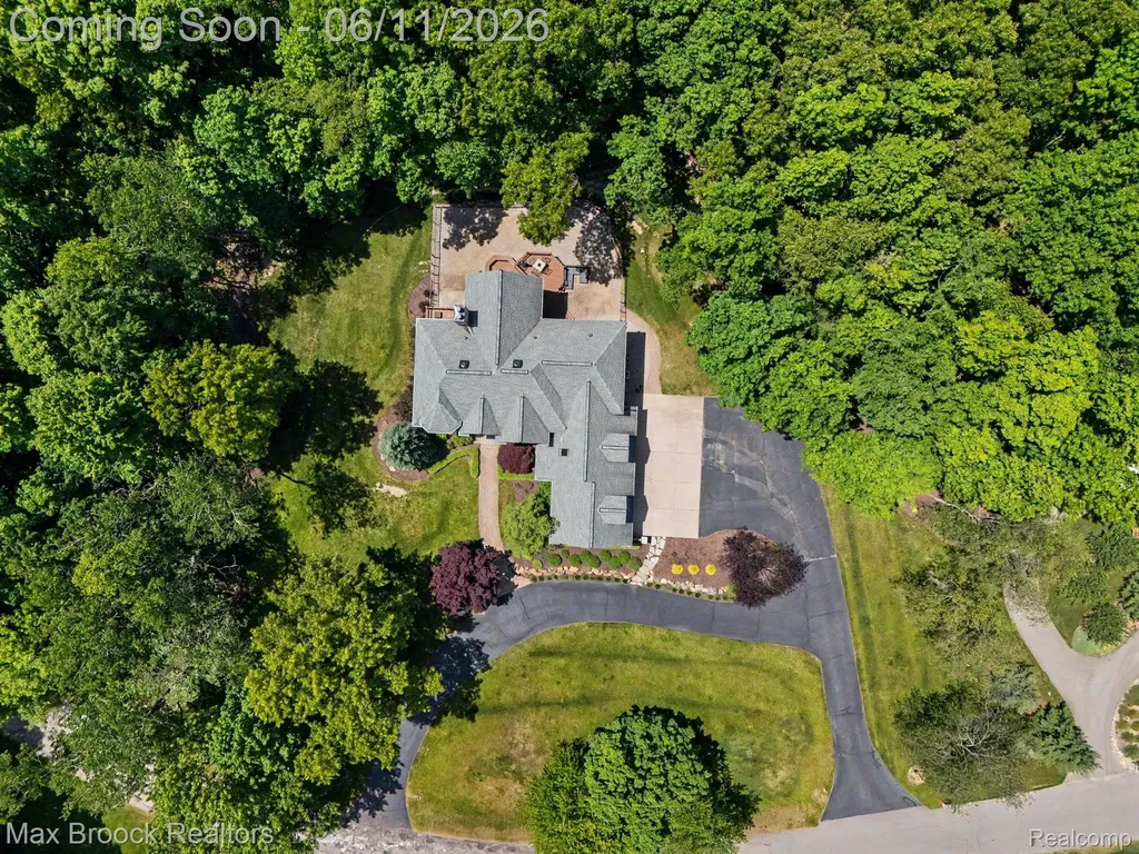 1300 Oak Hollow Drive Milford Charter Township MI 48380
