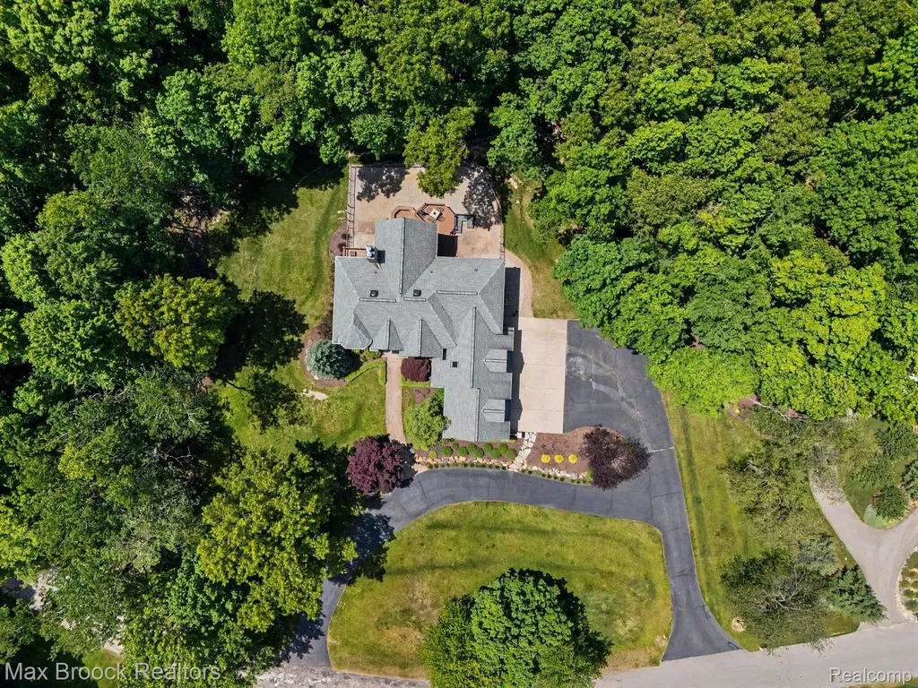 1300 Oak Hollow Drive Milford Charter Township MI 48380
