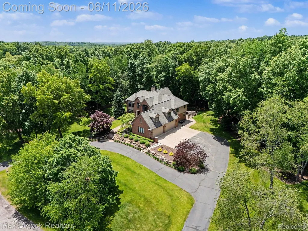 1300 Oak Hollow Drive Milford Charter Township MI 48380