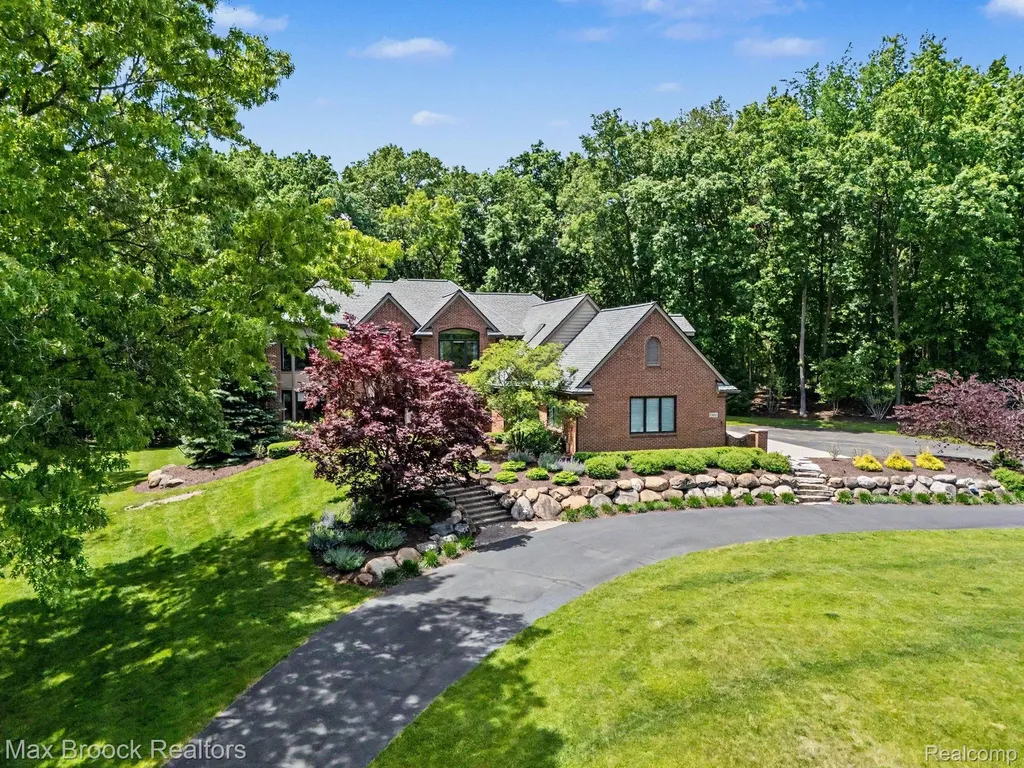 1300 Oak Hollow Drive Milford Charter Township MI 48380