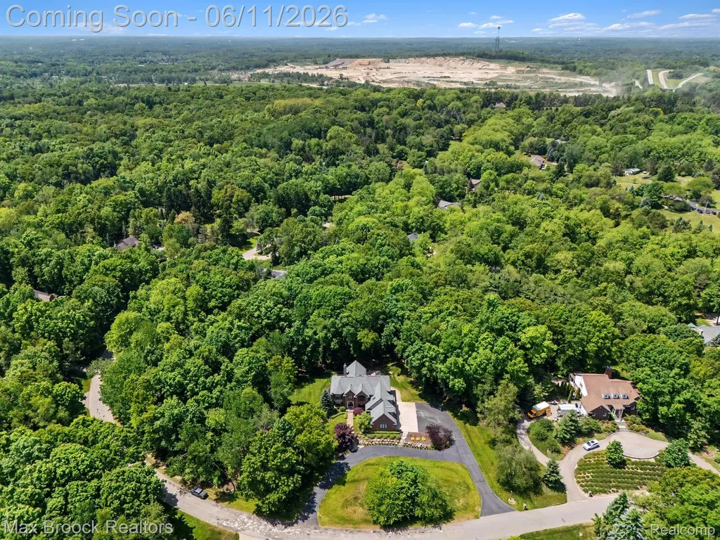 1300 Oak Hollow Drive Milford Charter Township MI 48380