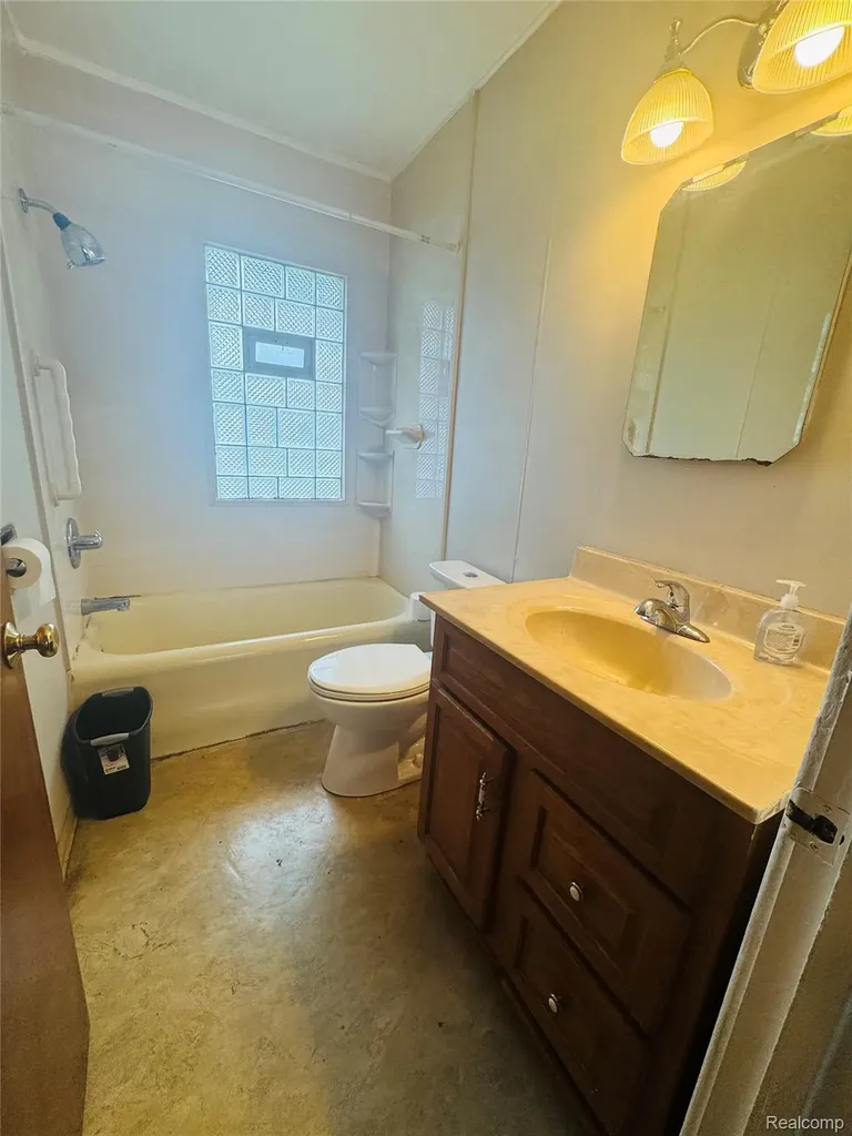 116 W Brooklyn Avenue Pontiac City MI 48340