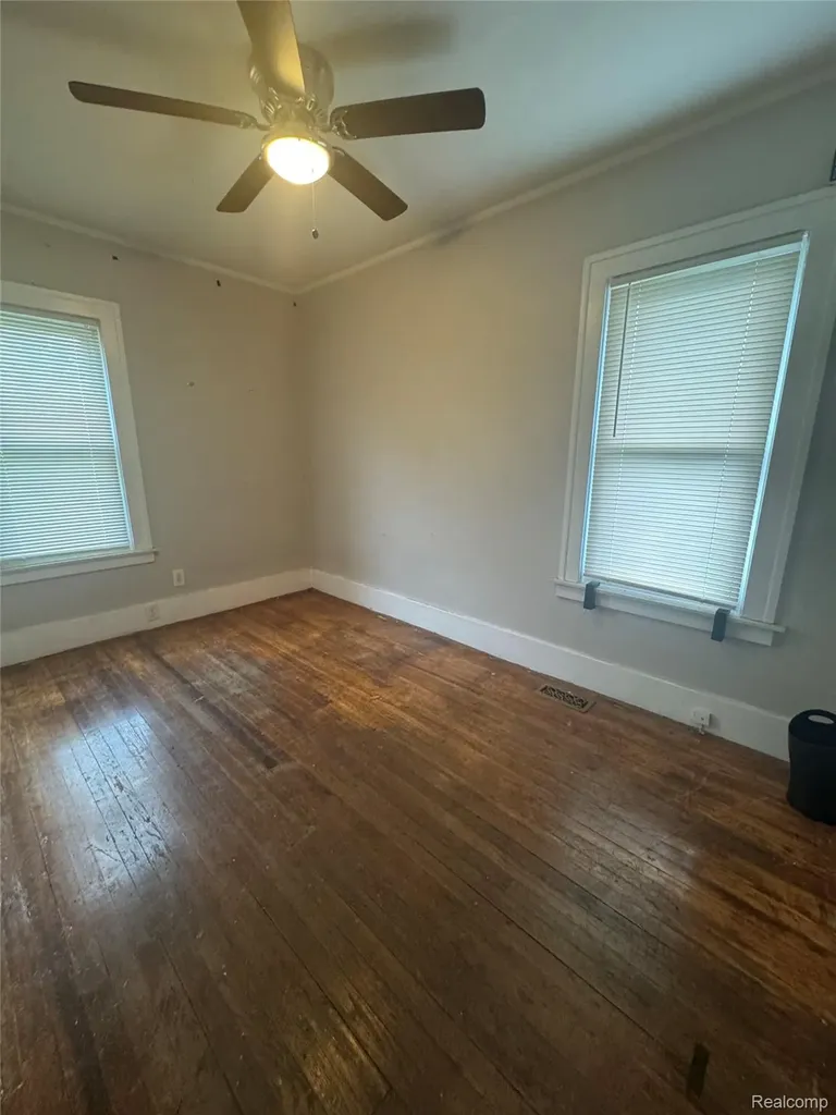 116 W Brooklyn Avenue Pontiac City MI 48340