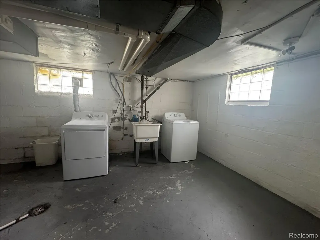 116 W Brooklyn Avenue Pontiac City MI 48340